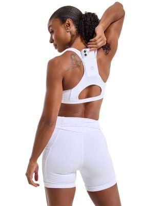 Look Runner Multibolsos Top e Short  Alta Sustentação e Compressão UV50+ Branco SND Fitness