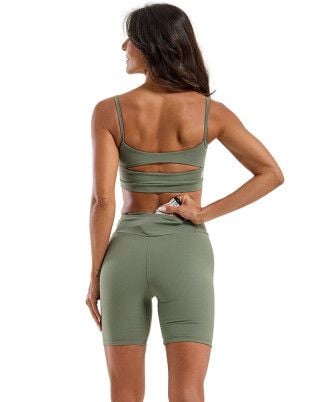 Look Balance Canelado Top + Bermuda Média Compressão e Sustentação Uv50+ Verde SND Fitness